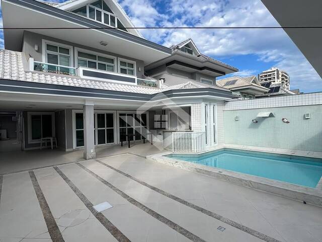 #4932 - Casa para Venda em Rio de Janeiro - RJ