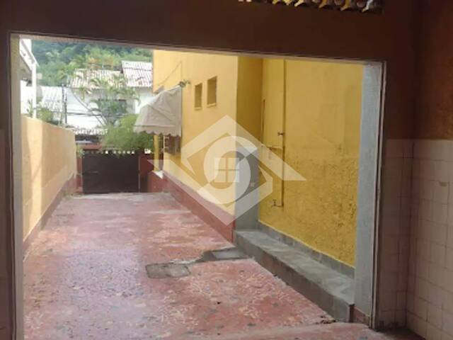 Casa com 9 Quartos e 165 m² à Venda - foto 3