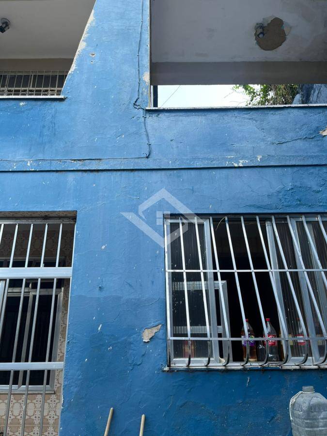 Casa à venda e aluguel com 2 quartos, 50m² - Foto 2
