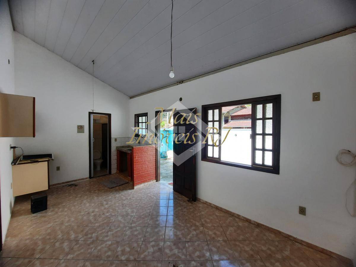 Casa à venda com 2 quartos, 220m² - Foto 1