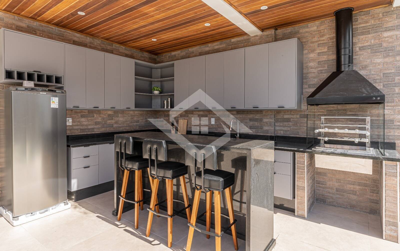 Casa à venda com 4 quartos, 202m² - Foto 2