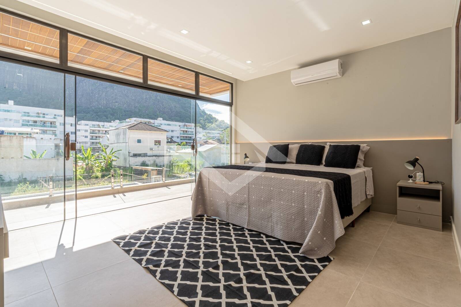 Casa à venda com 4 quartos, 202m² - Foto 15