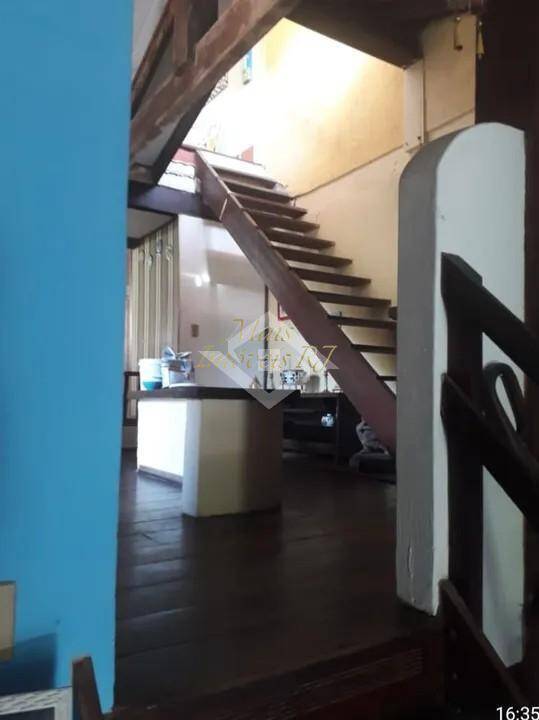 Casa à venda com 3 quartos, 360m² - Foto 4