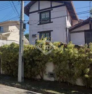 Casa à venda com 3 quartos, 360m² - Foto 1