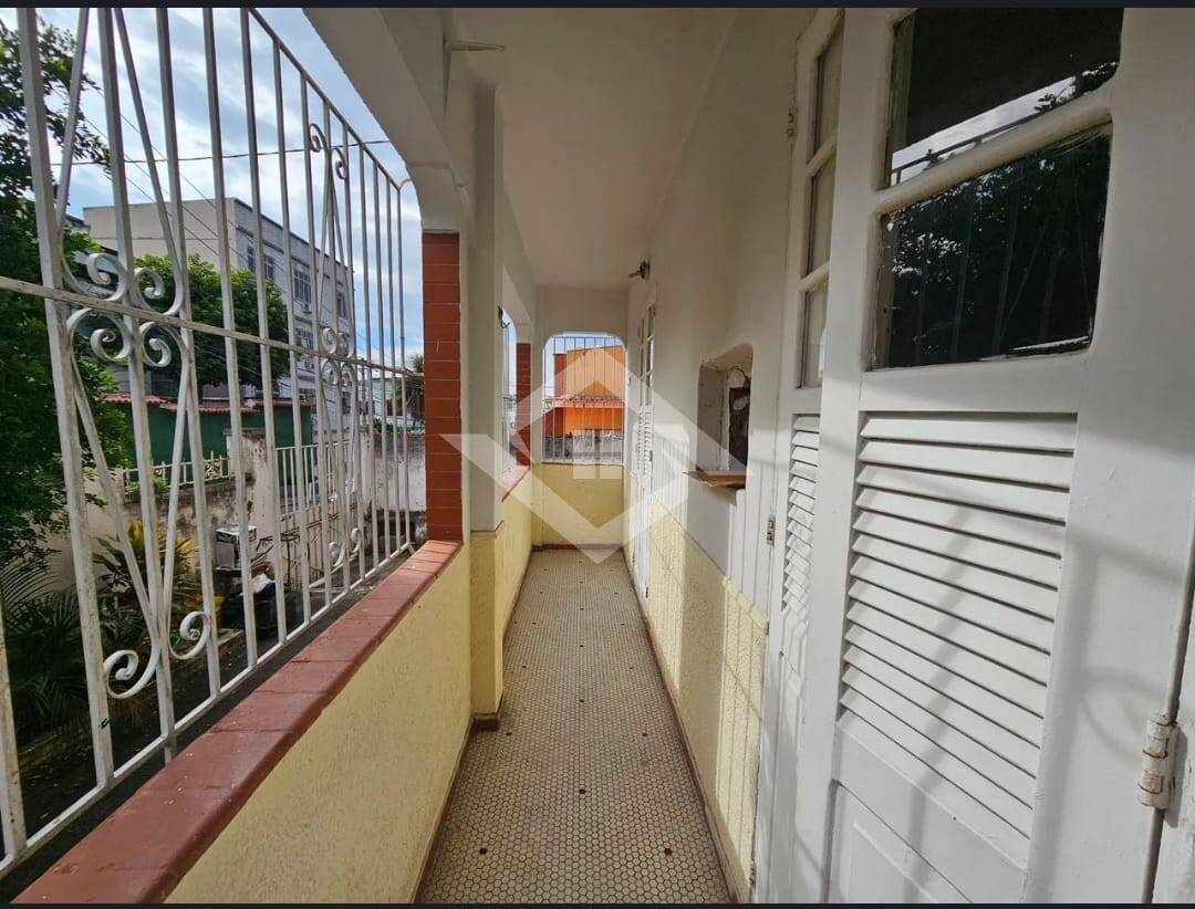Casa à venda com 8 quartos, 211m² - Foto 3