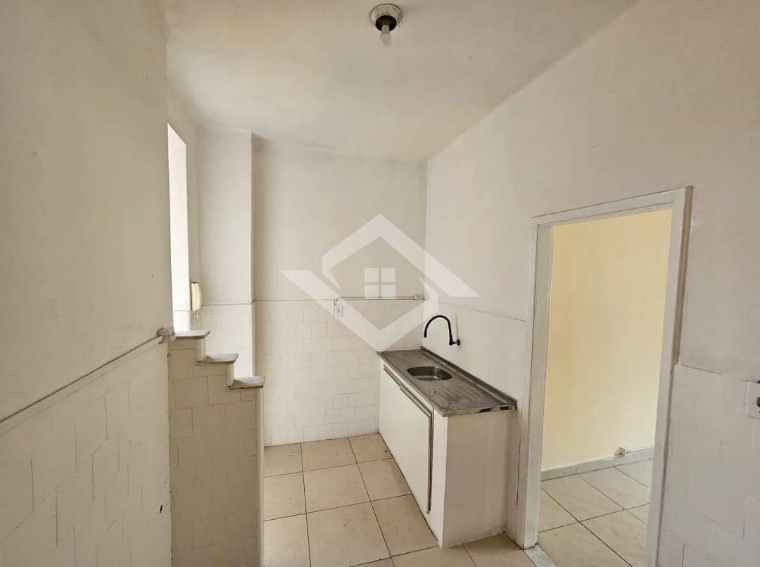 Casa à venda com 8 quartos, 211m² - Foto 5