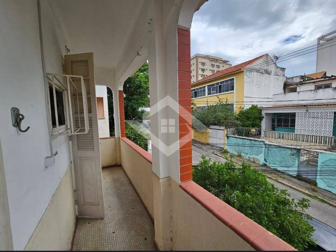 Casa à venda com 8 quartos, 211m² - Foto 6