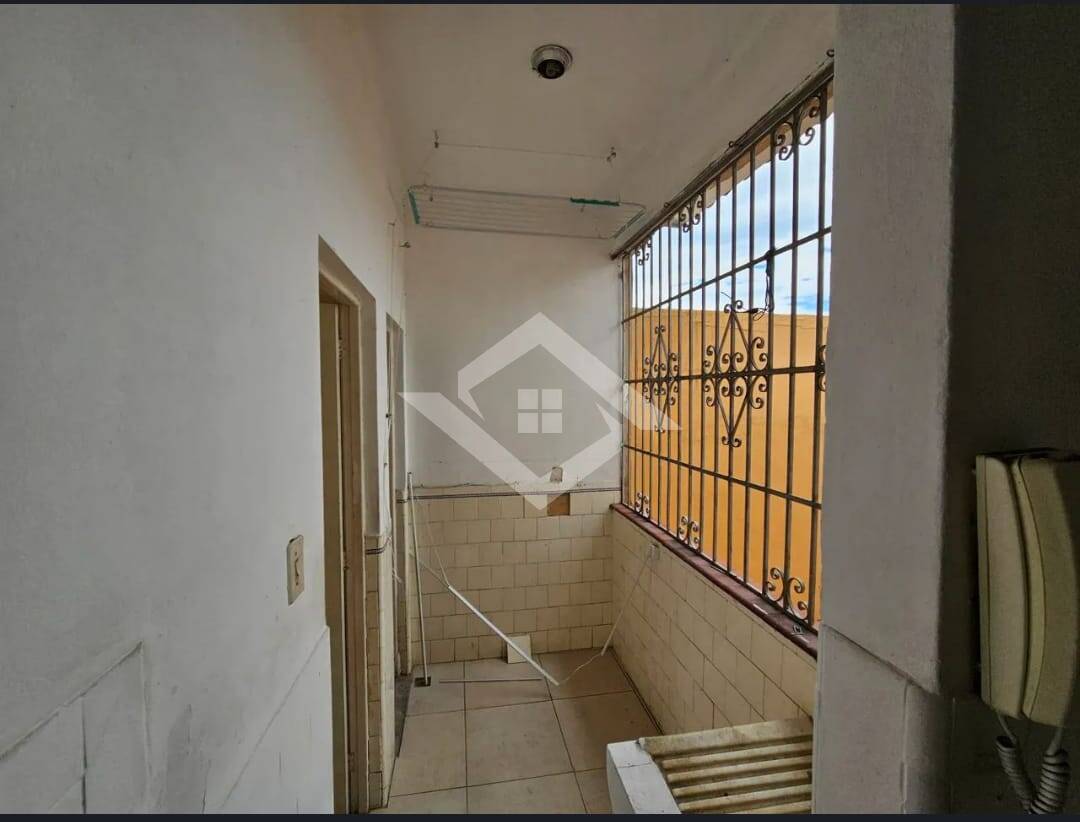 Casa à venda com 8 quartos, 211m² - Foto 13