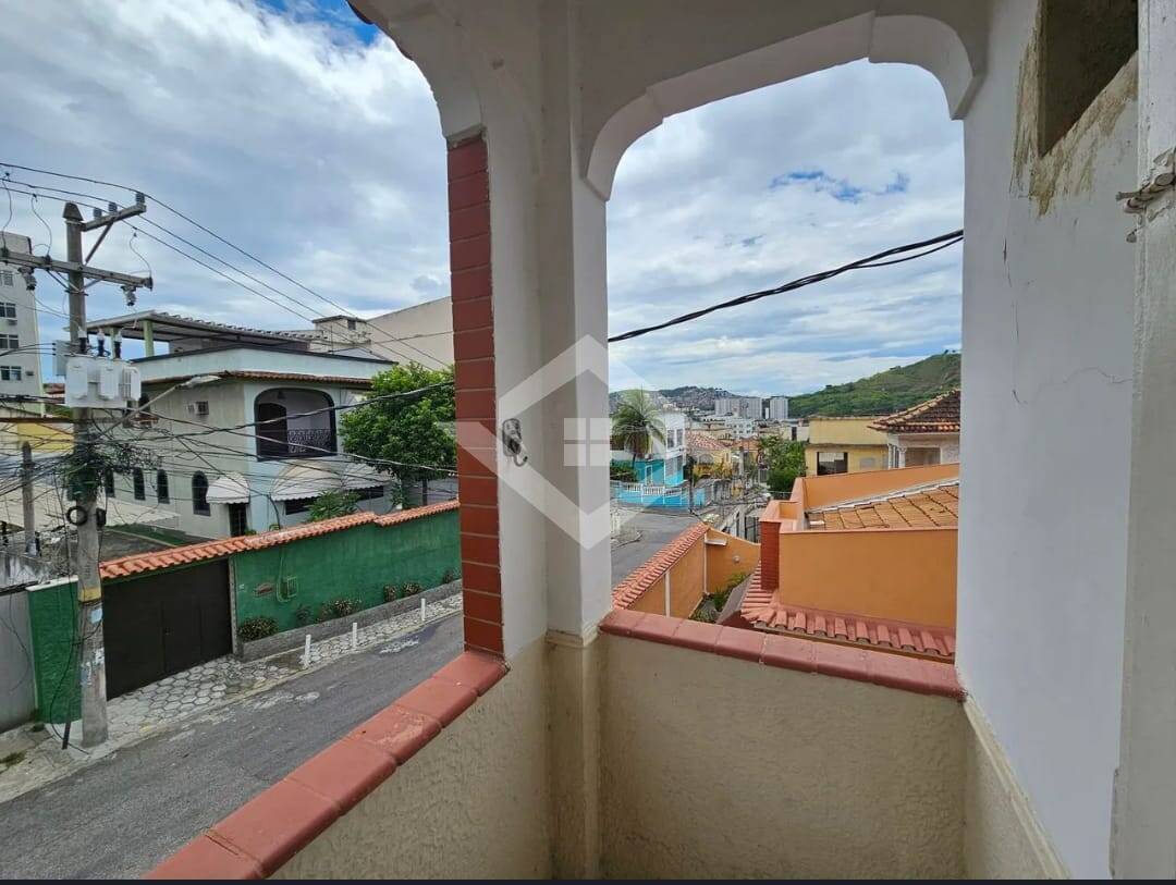 Casa à venda com 8 quartos, 211m² - Foto 10