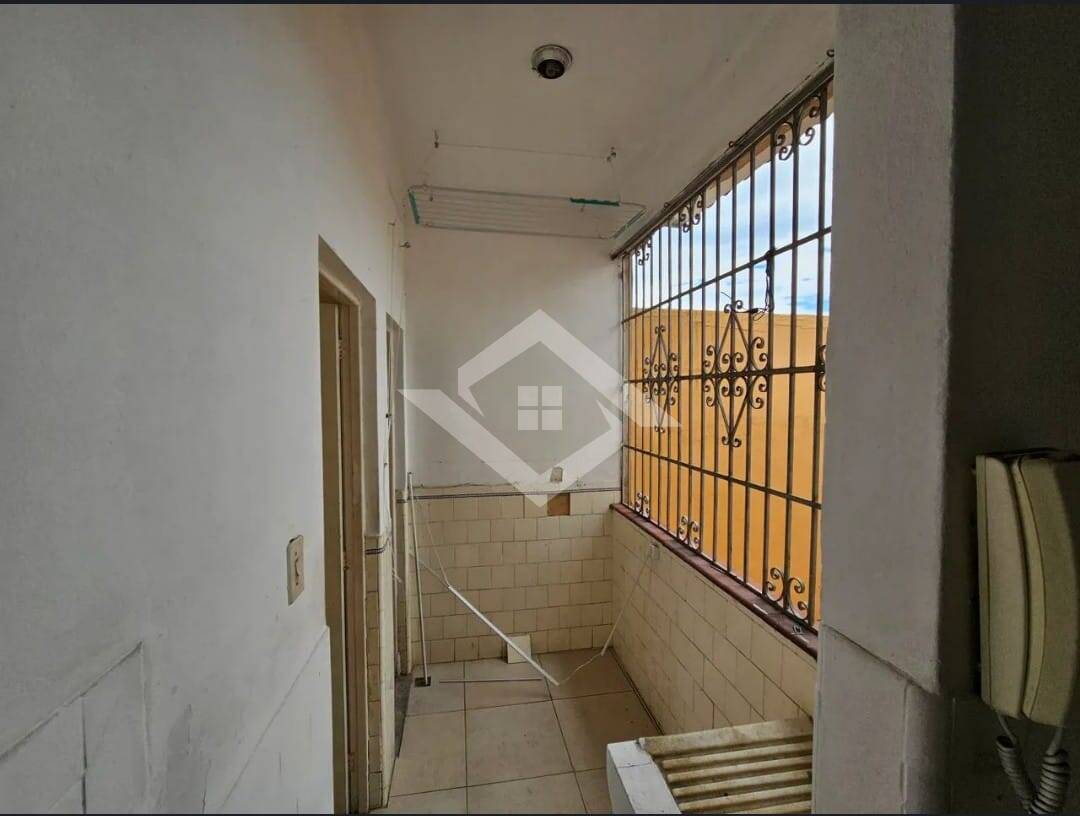Casa à venda com 8 quartos, 211m² - Foto 17