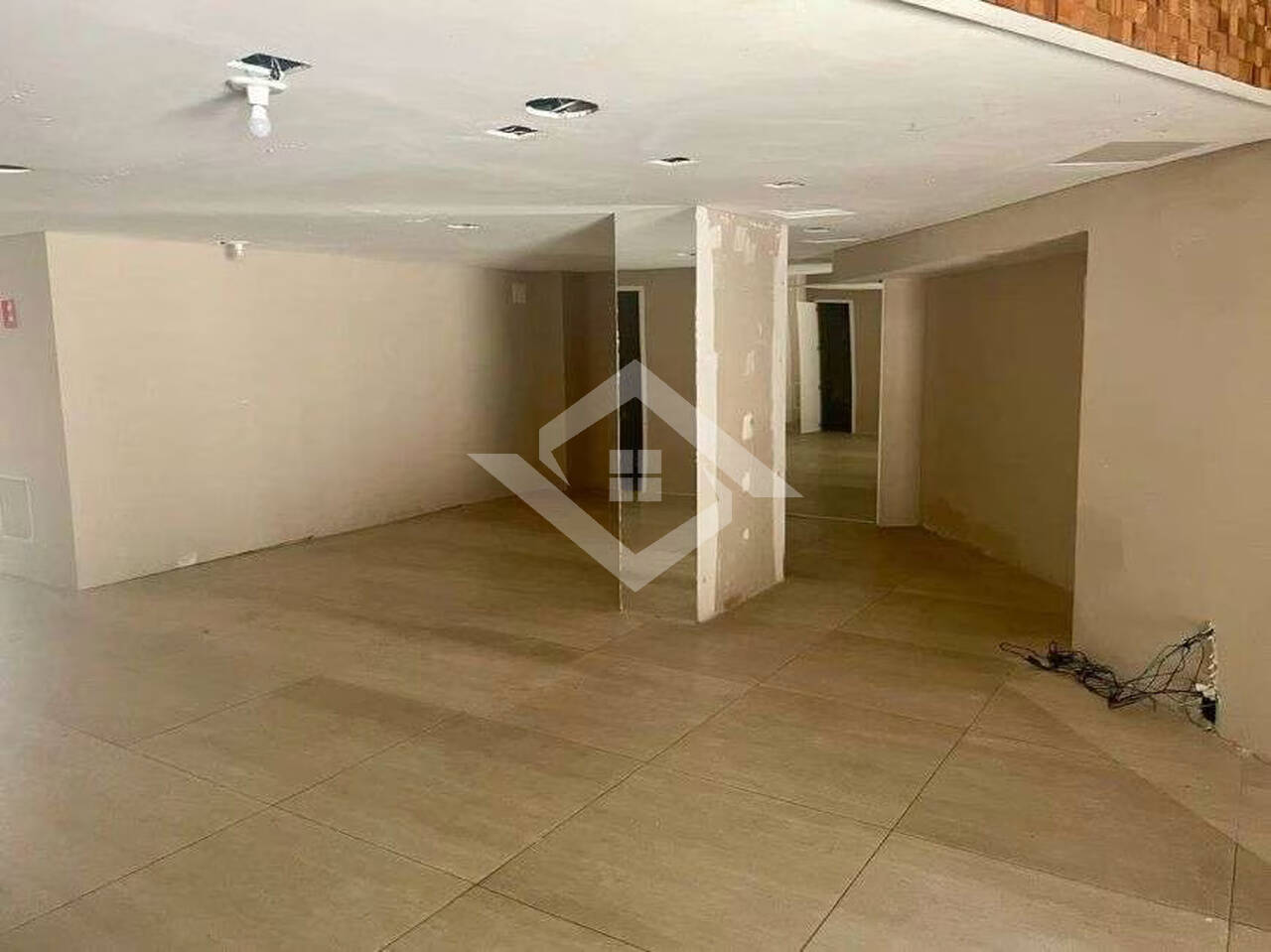 Loja-Salão para alugar, 106m² - Foto 2