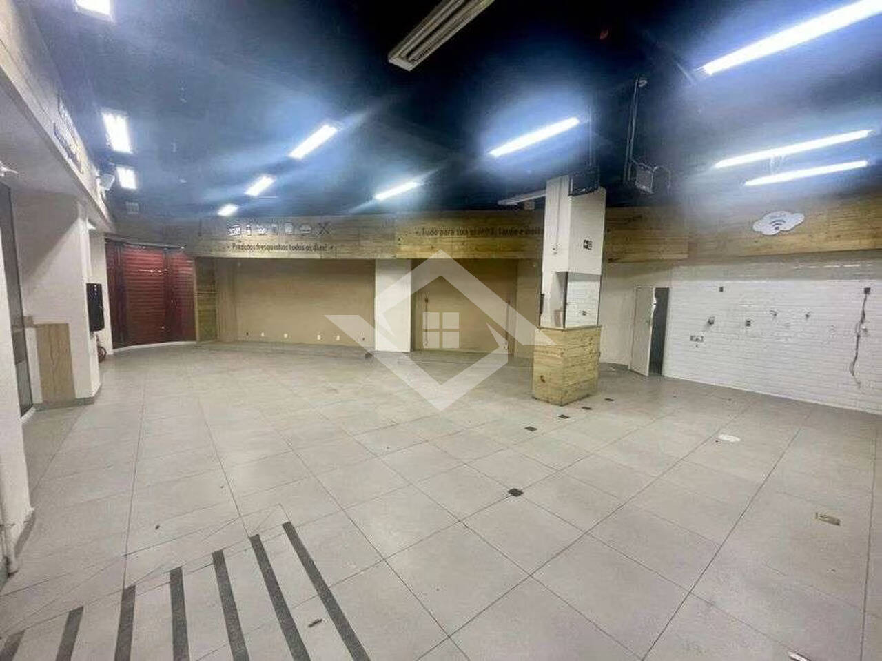 Loja-Salão para alugar, 218m² - Foto 2