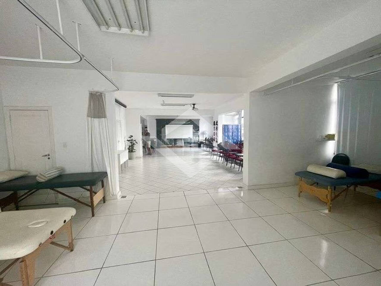 Prédio Inteiro à venda e aluguel, 257m² - Foto 2