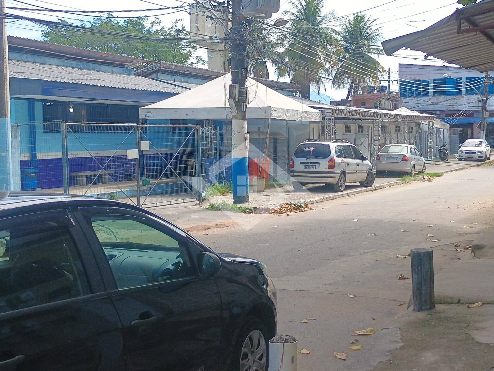 Casa à venda com 2 quartos, 200m² - Foto 1