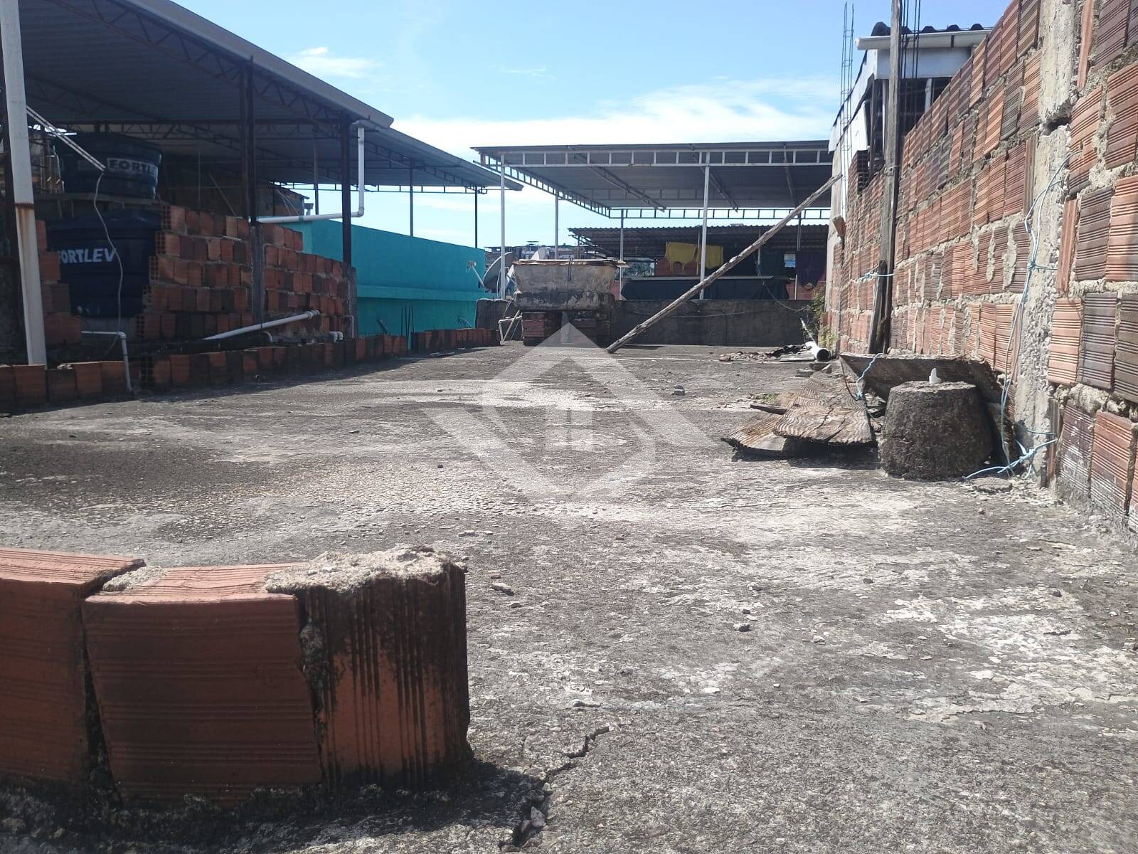 Casa à venda com 2 quartos, 200m² - Foto 3
