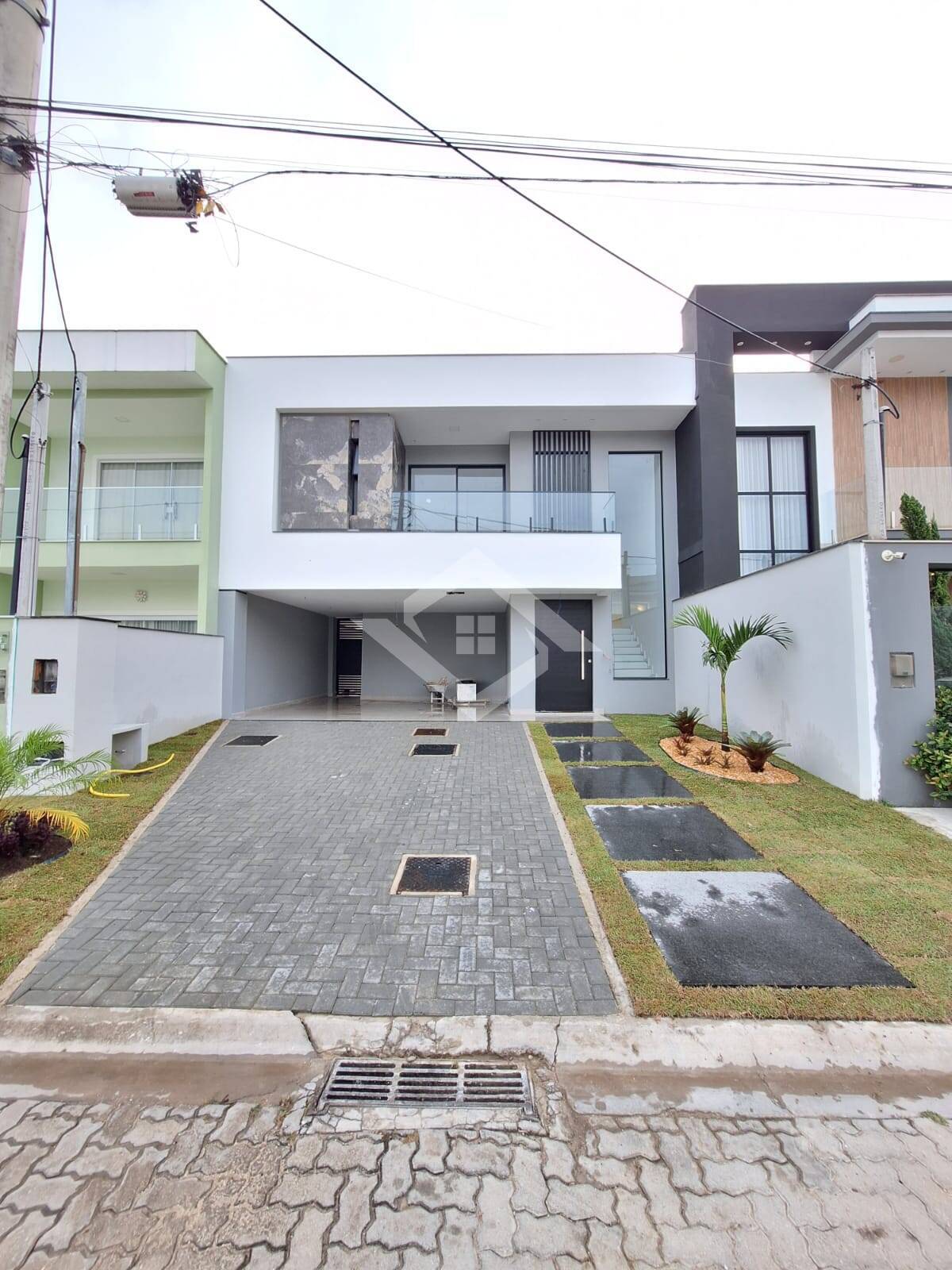 Casa de Condomínio à venda com 3 quartos, 251m² - Foto 1