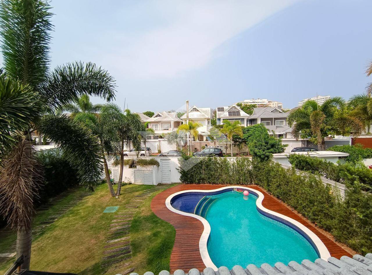 Casa para alugar com 4 quartos, 480m² - Foto 2