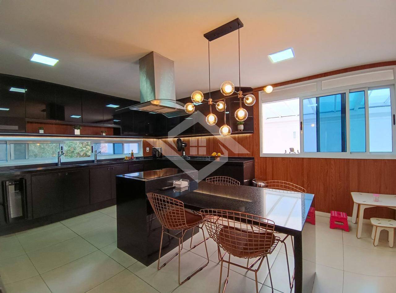 Casa para alugar com 4 quartos, 480m² - Foto 31