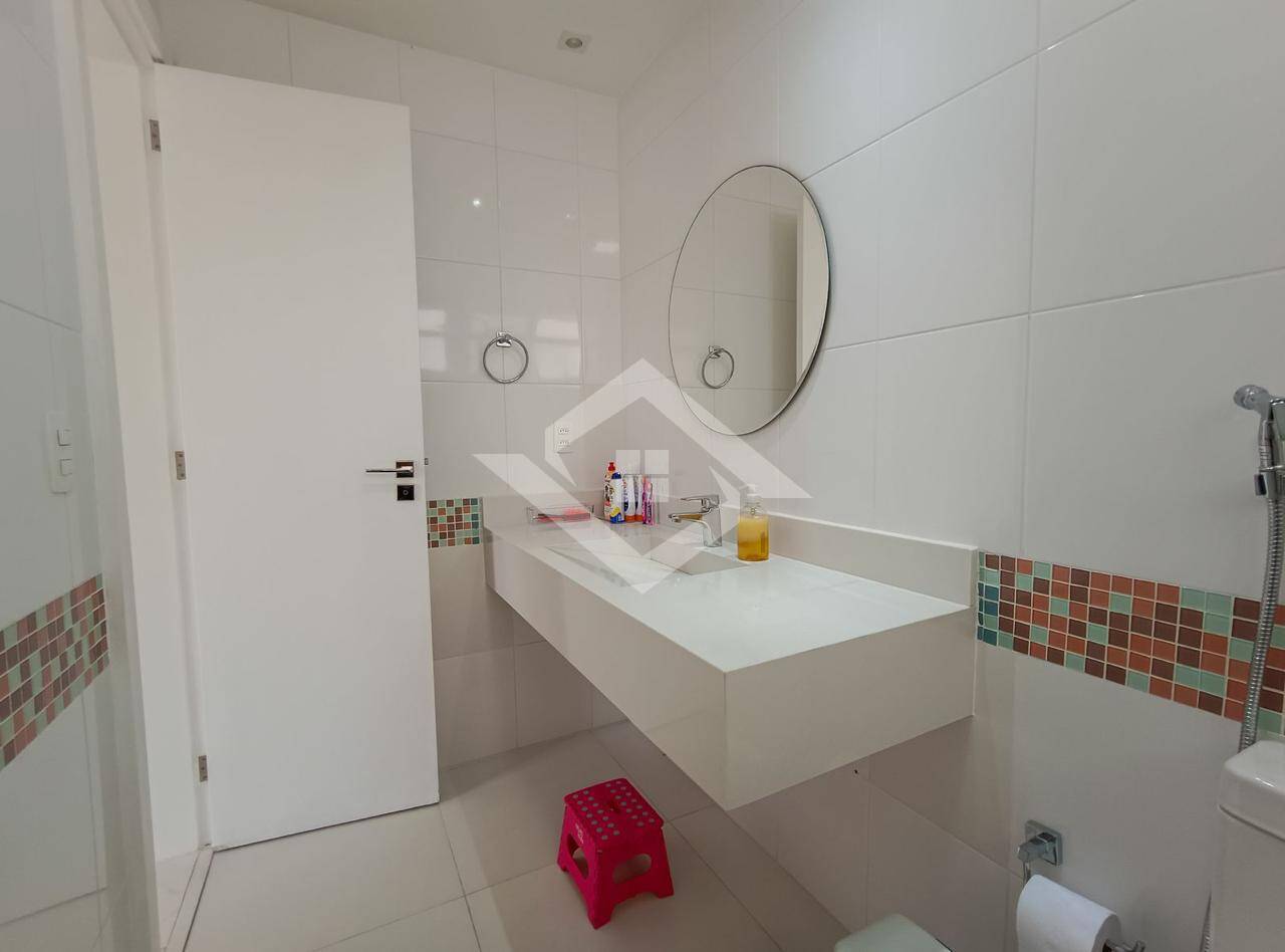 Casa para alugar com 4 quartos, 480m² - Foto 32