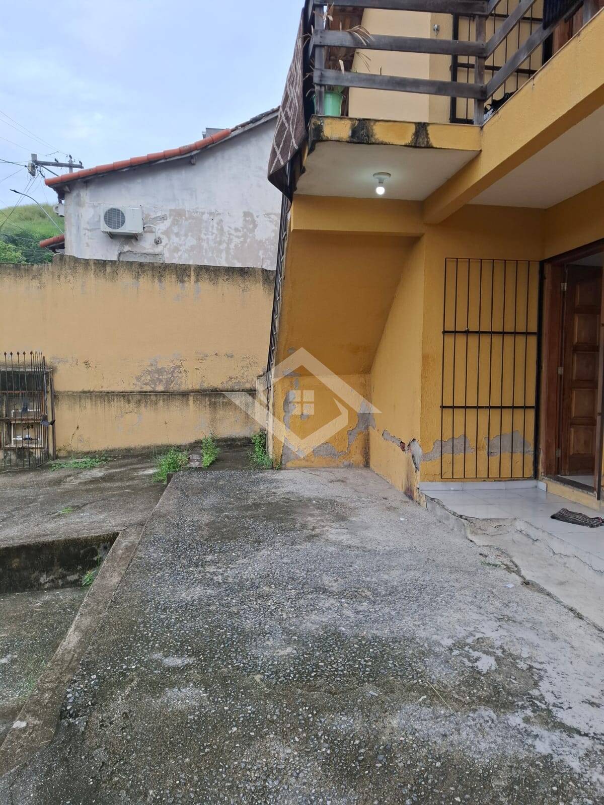 Casa à venda com 2 quartos, 70m² - Foto 2