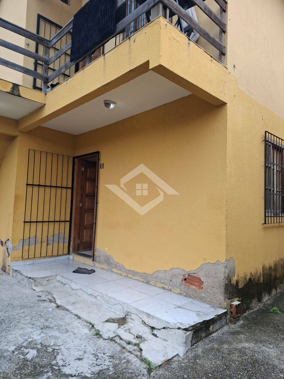 Casa à venda com 2 quartos, 70m² - Foto 1