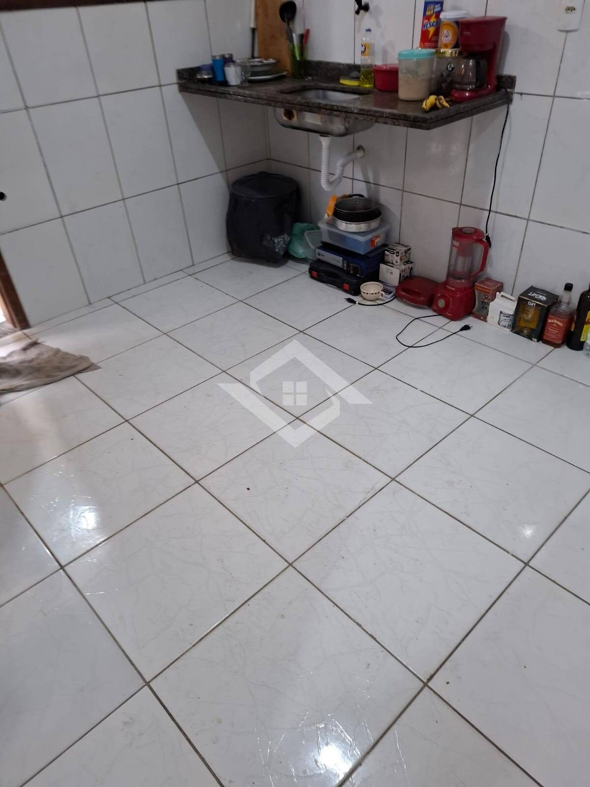 Casa à venda com 2 quartos, 70m² - Foto 4