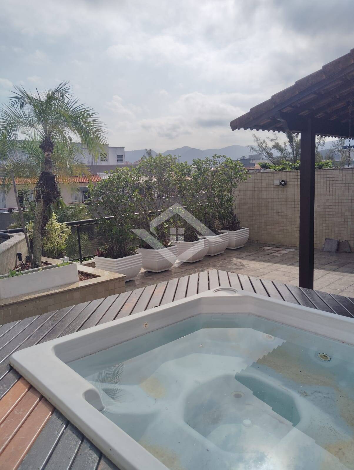 Cobertura para alugar com 3 quartos, 206m² - Foto 1