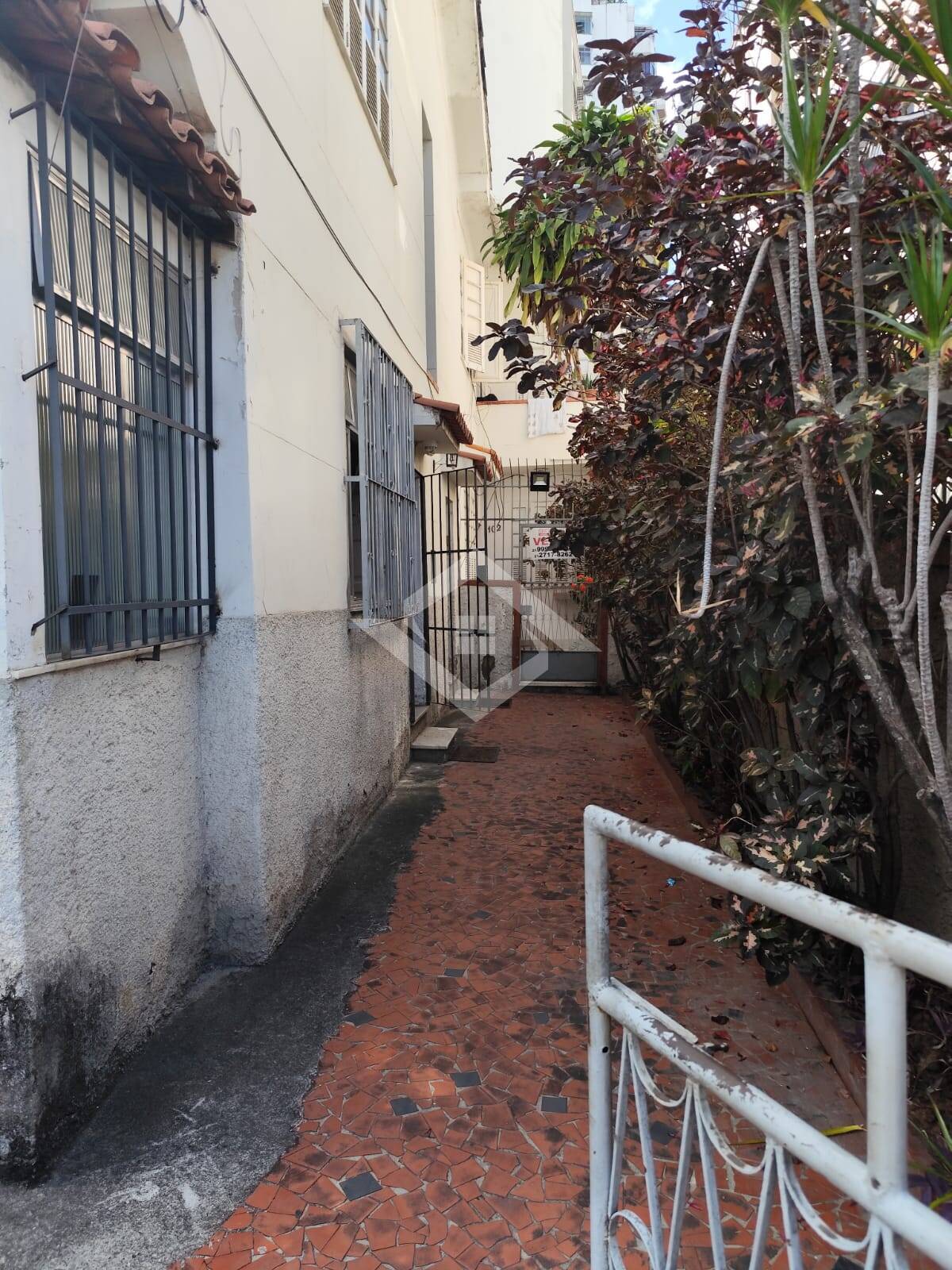 Apartamento à venda com 2 quartos, 70m² - Foto 2