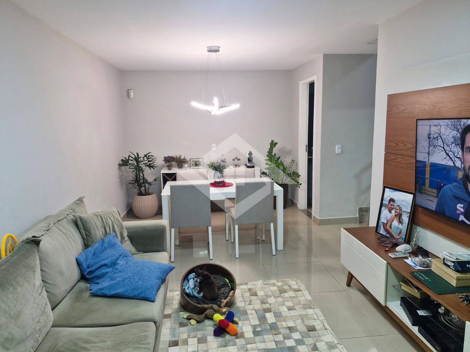 Casa à venda com 2 quartos, 114m² - Foto 1