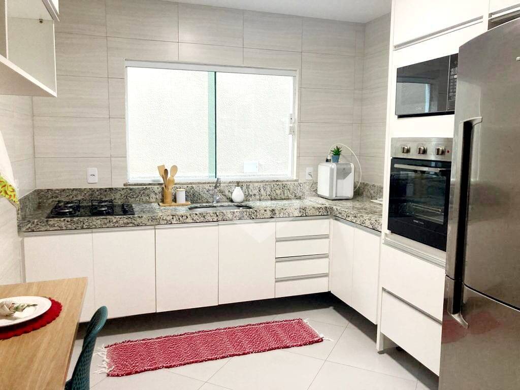 Casa à venda com 2 quartos, 114m² - Foto 2