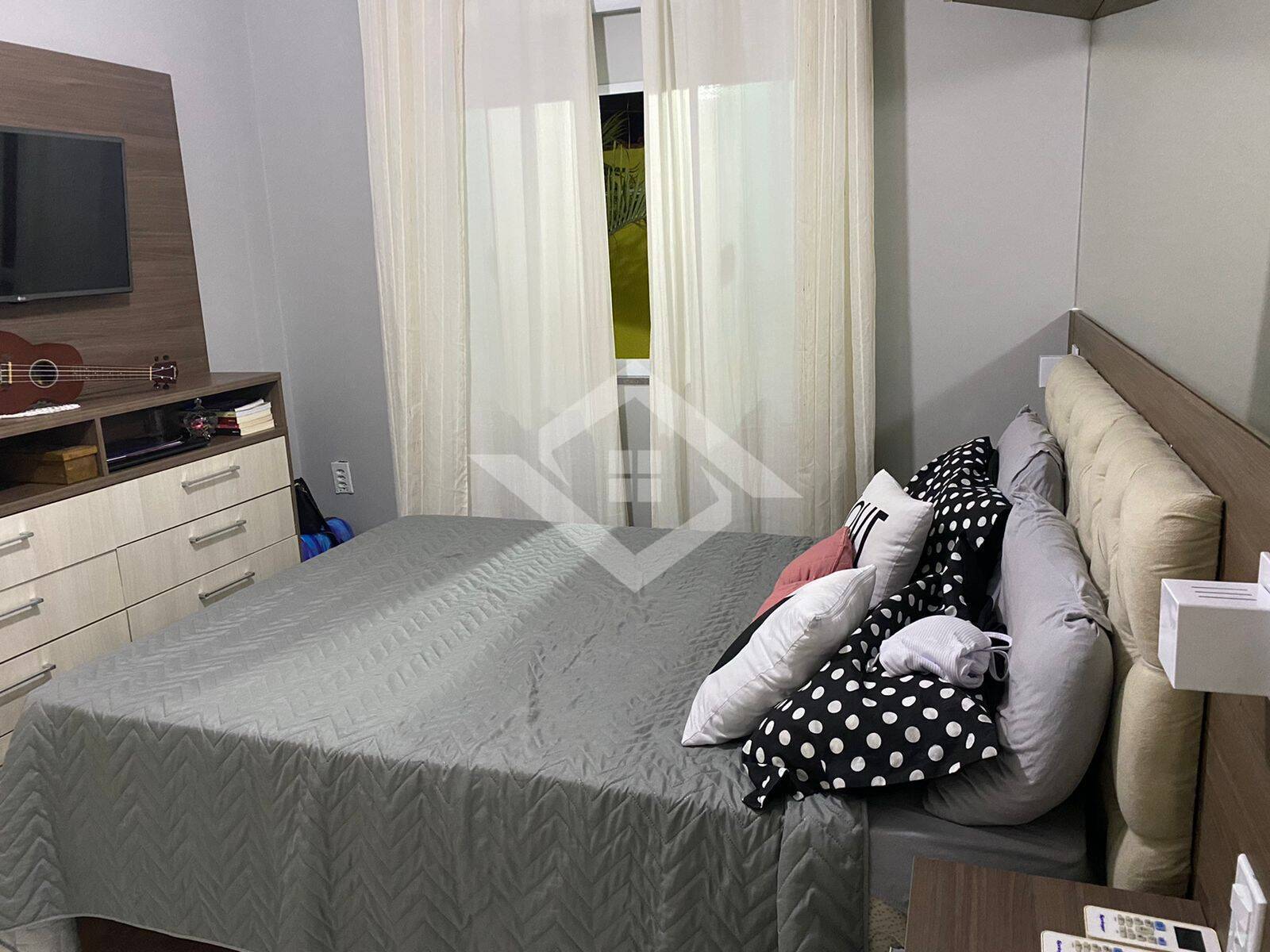 Casa à venda com 5 quartos, 180m² - Foto 9