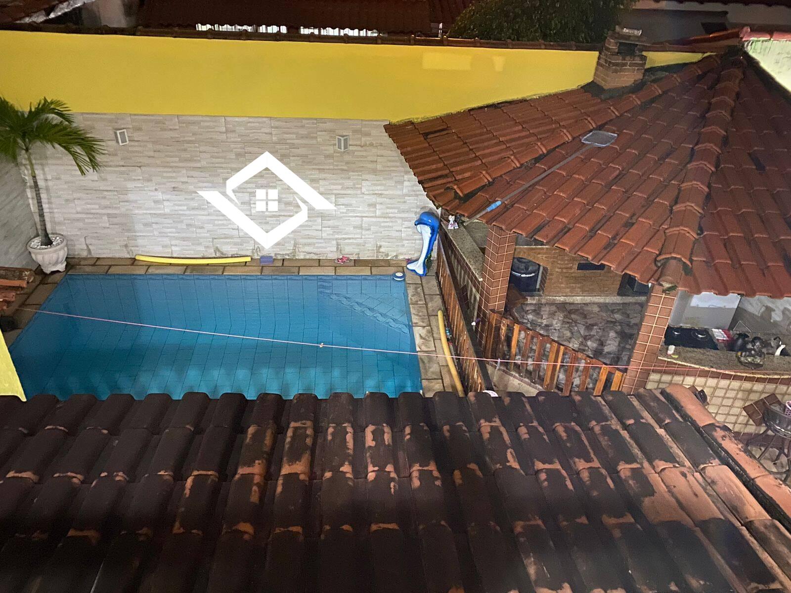 Casa à venda com 5 quartos, 180m² - Foto 2