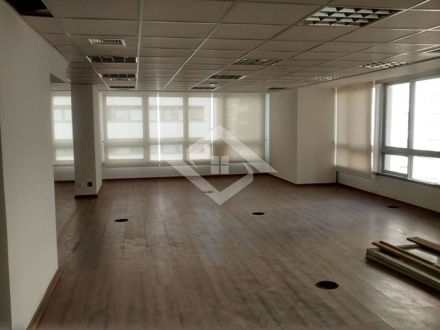 Prédio Inteiro - Foto 1