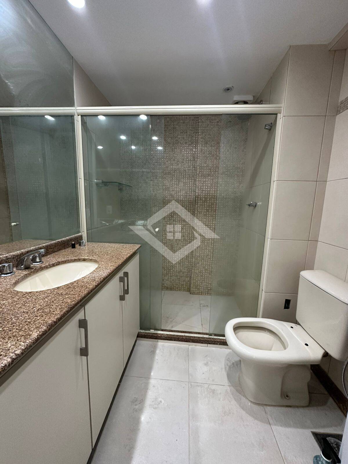 Apartamento para alugar com 3 quartos, 140m² - Foto 12