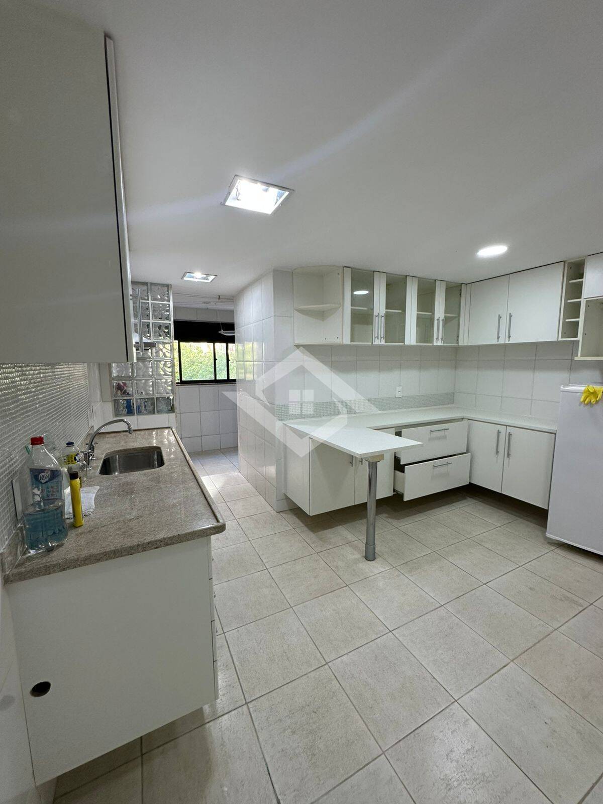 Apartamento para alugar com 3 quartos, 140m² - Foto 8