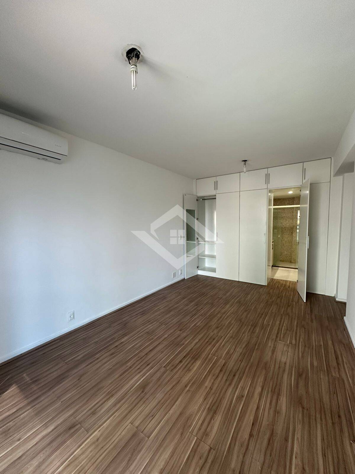 Apartamento para alugar com 3 quartos, 140m² - Foto 5