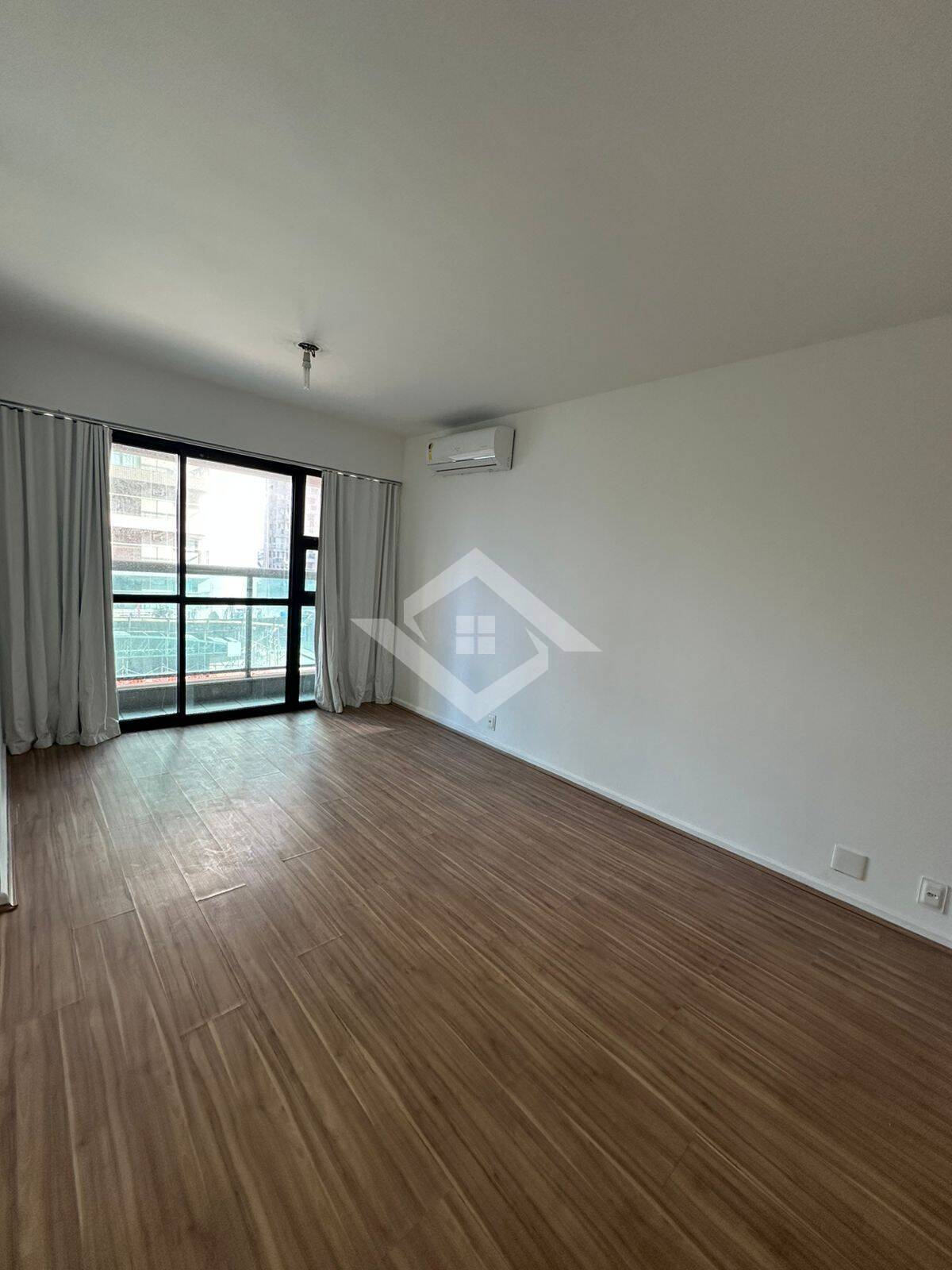 Apartamento para alugar com 3 quartos, 140m² - Foto 6