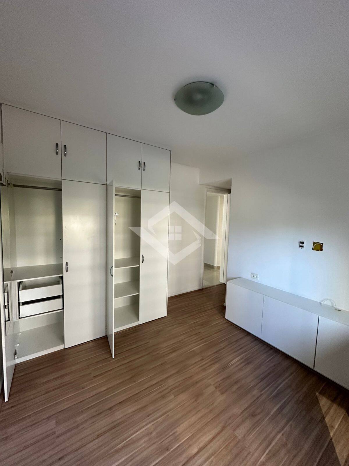 Apartamento para alugar com 3 quartos, 140m² - Foto 11