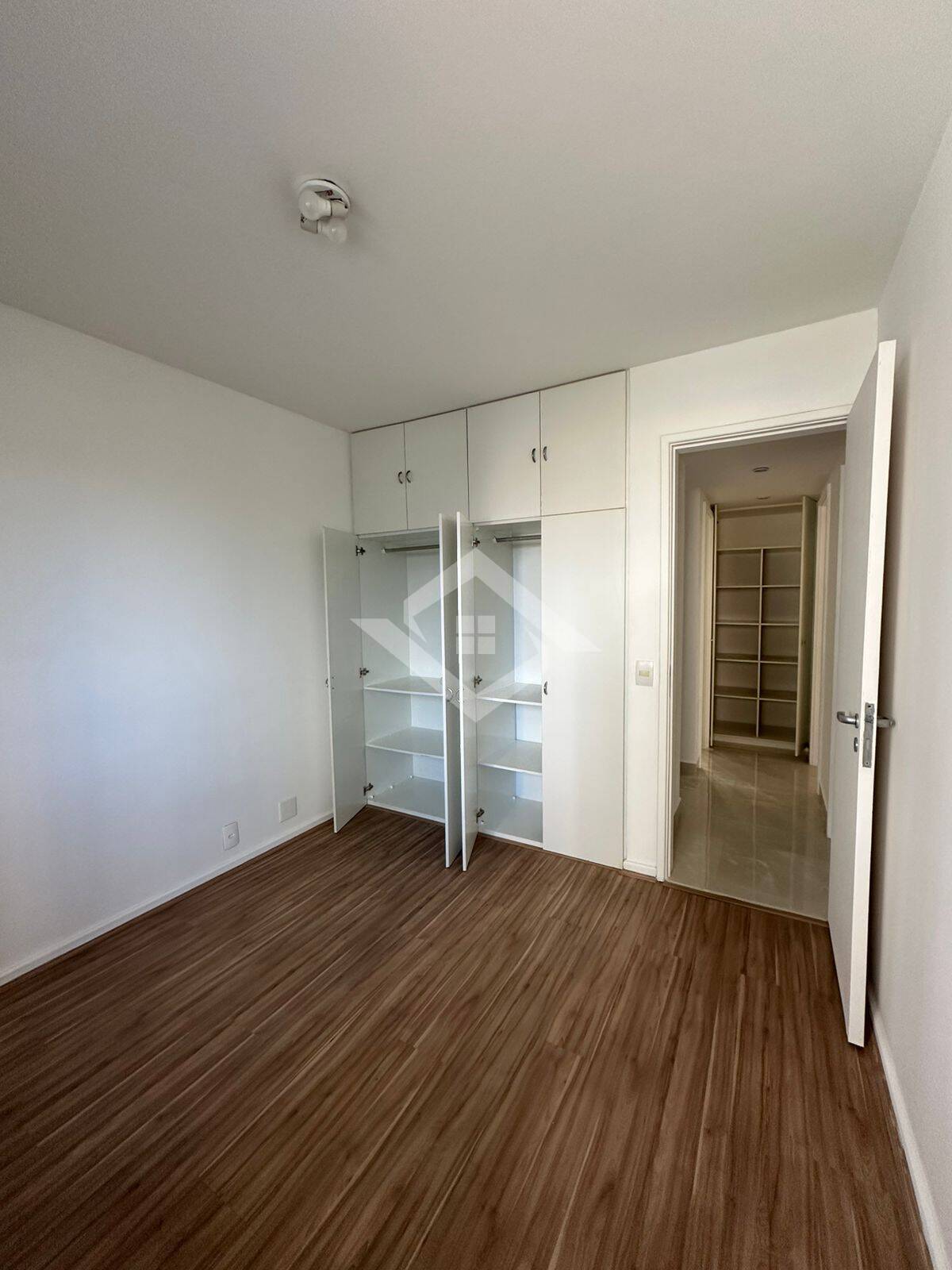 Apartamento para alugar com 3 quartos, 140m² - Foto 14