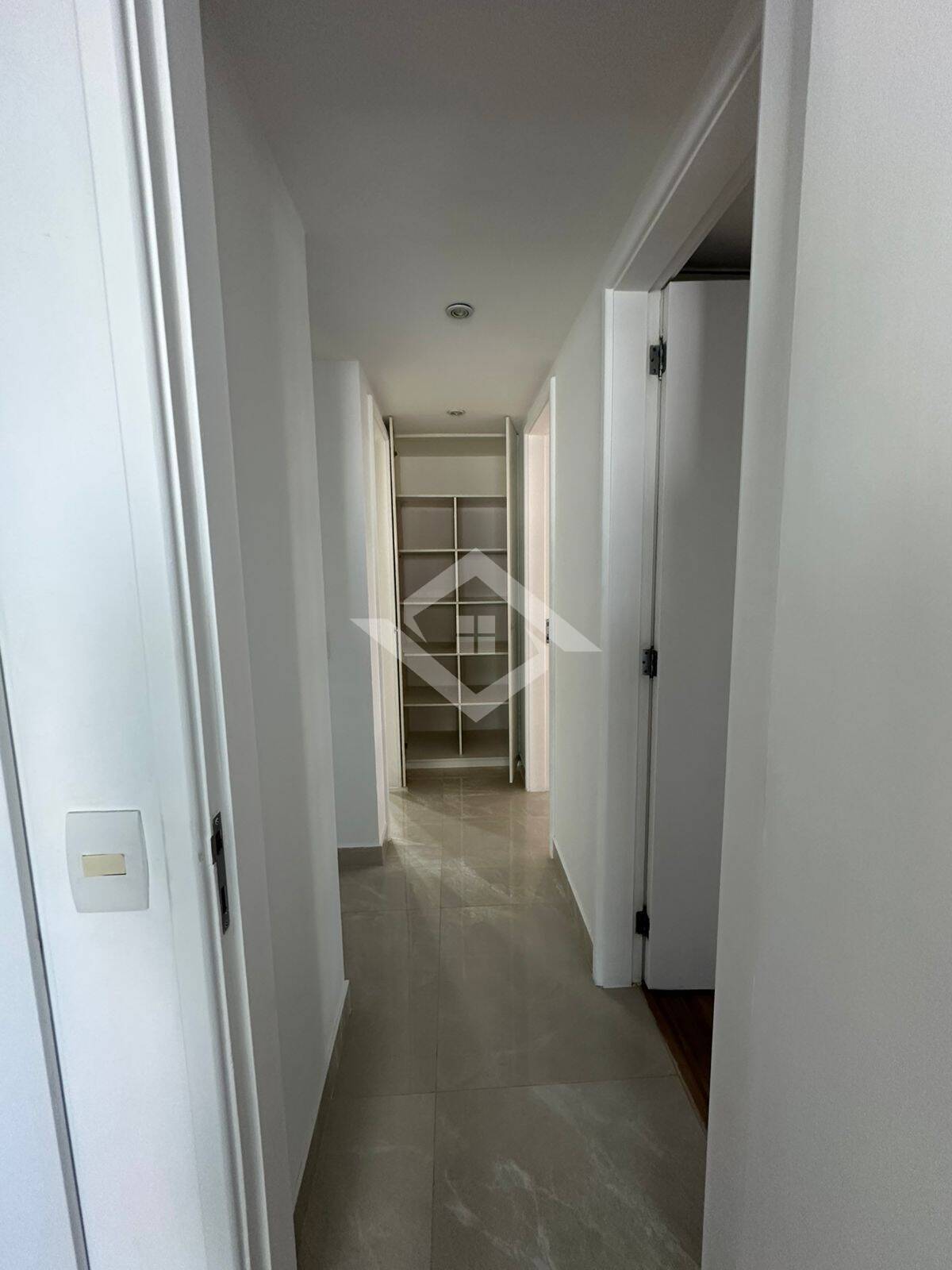 Apartamento para alugar com 3 quartos, 140m² - Foto 15