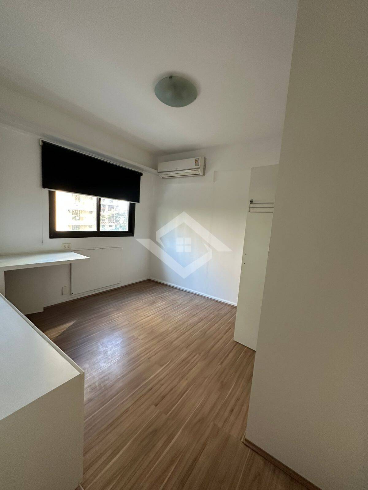 Apartamento para alugar com 3 quartos, 140m² - Foto 17