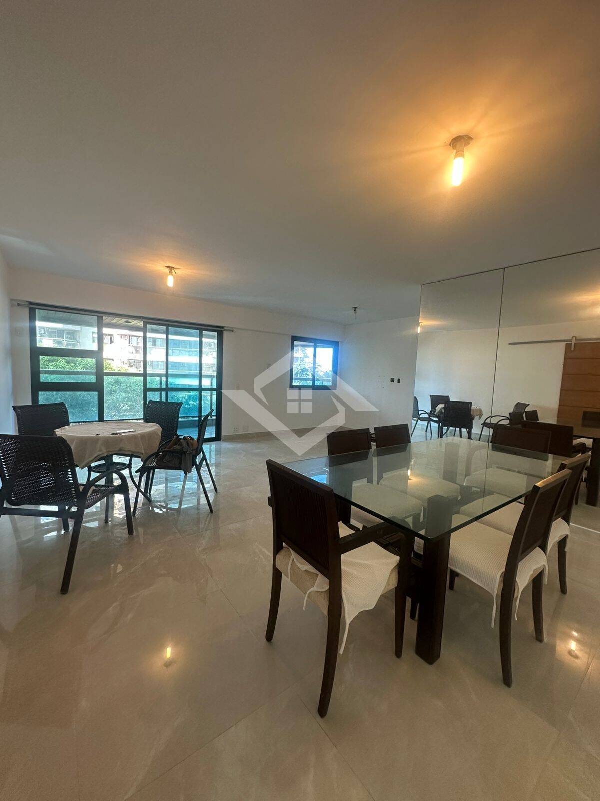 Apartamento para alugar com 3 quartos, 140m² - Foto 4