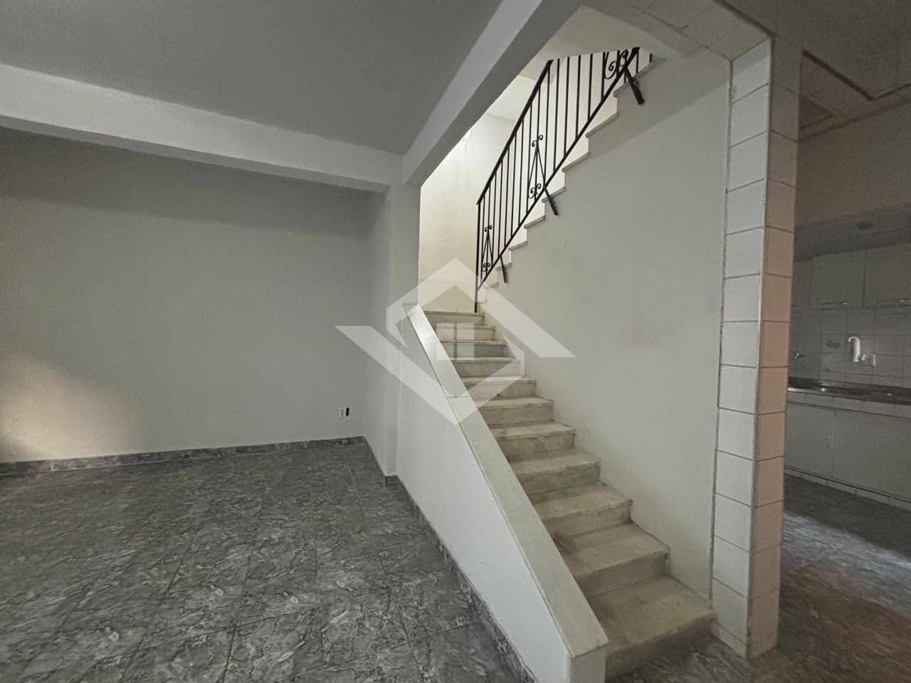 Casa para alugar com 3 quartos, 250m² - Foto 3