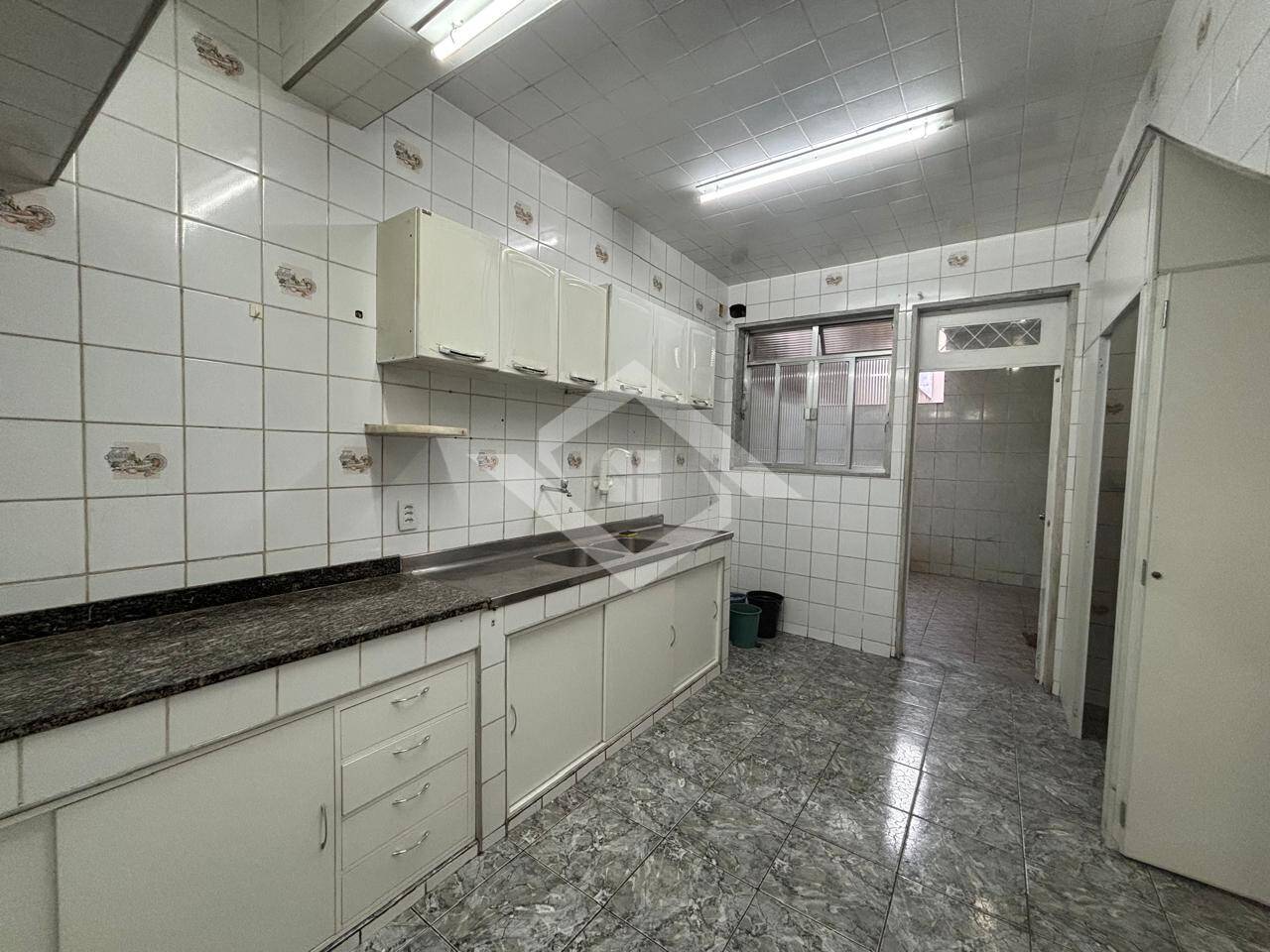 Casa para alugar com 3 quartos, 250m² - Foto 22