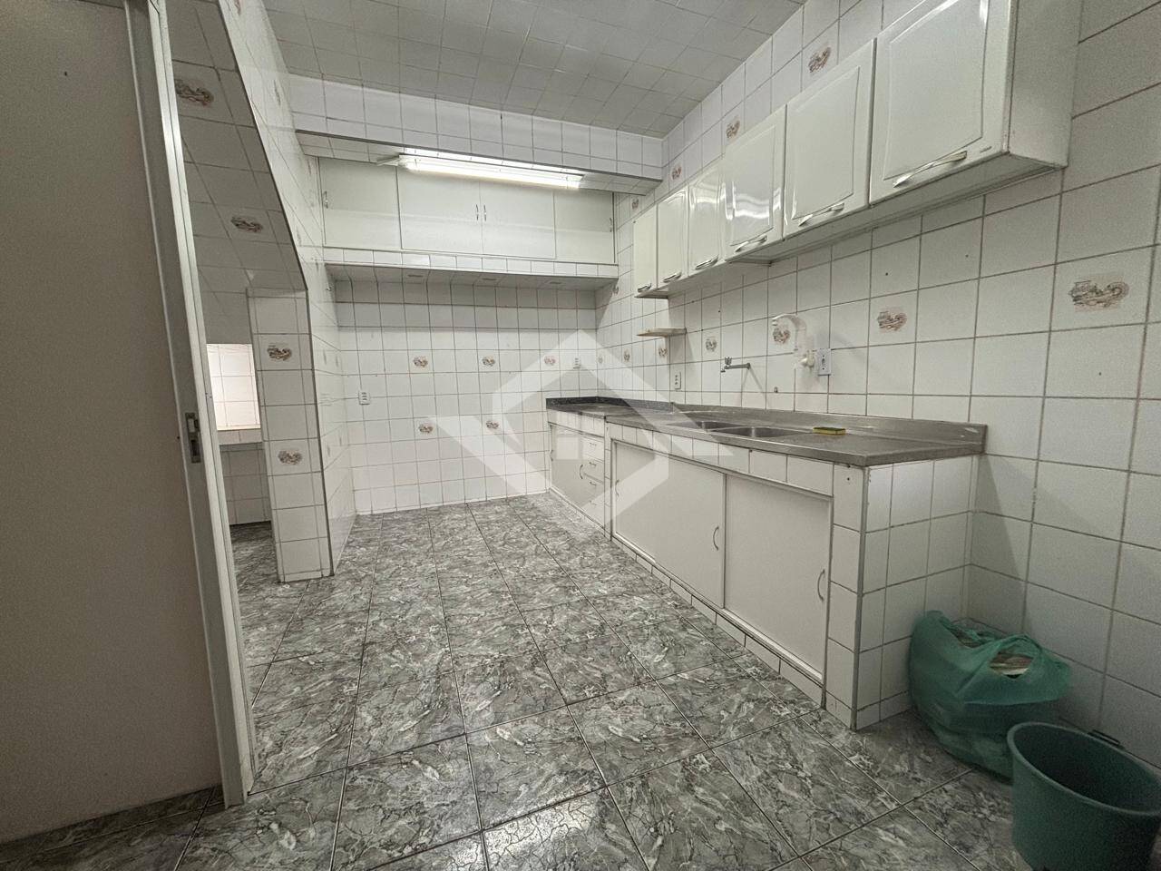 Casa para alugar com 3 quartos, 250m² - Foto 25