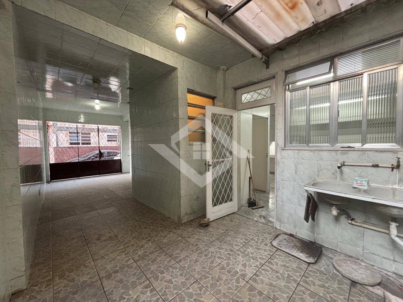 Casa para alugar com 3 quartos, 250m² - Foto 32