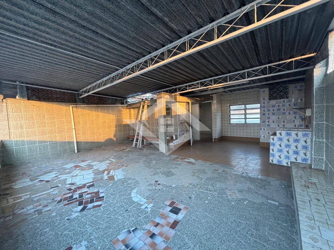 Casa para alugar com 3 quartos, 250m² - Foto 35