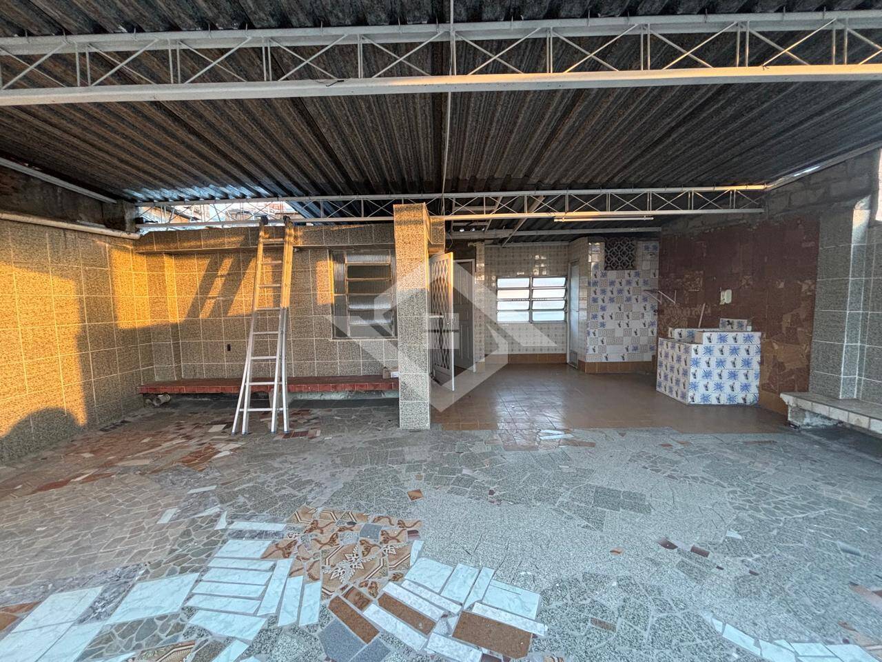 Casa para alugar com 3 quartos, 250m² - Foto 36