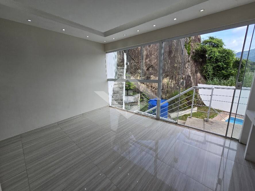 Casa para alugar com 3 quartos, 350m² - Foto 2