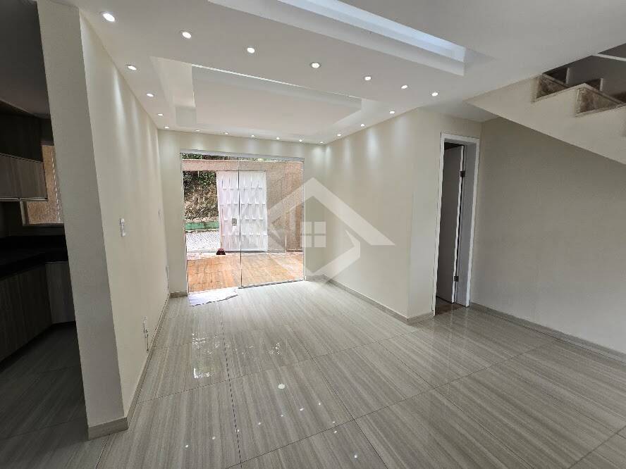 Casa para alugar com 3 quartos, 350m² - Foto 1